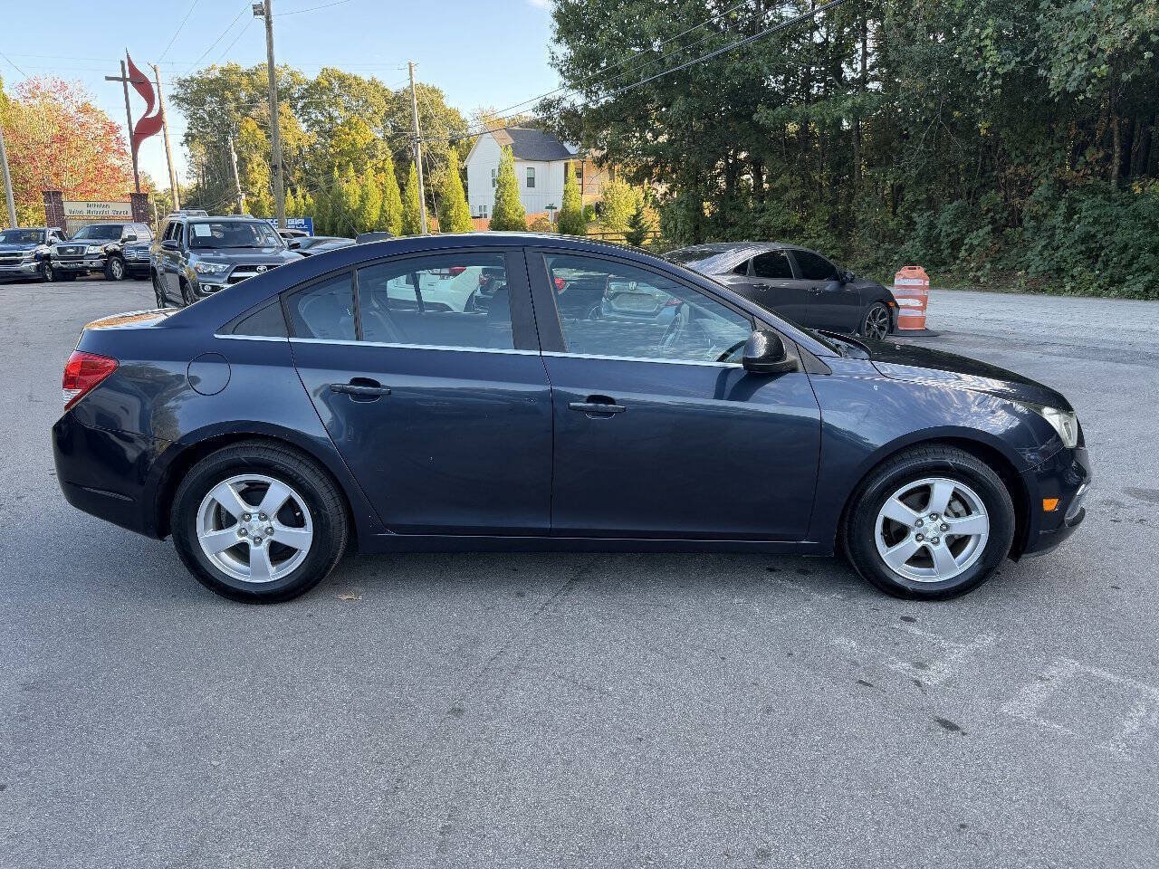 Used 2016 Chevrolet Cruze LT w/ Technology Package FWD image 4