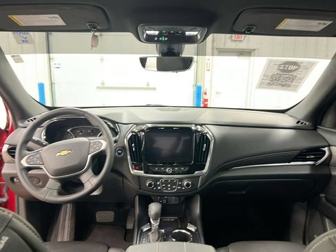 Used 2023 Chevrolet Traverse LT w/ LT Premium Package AWD/4WD image 10