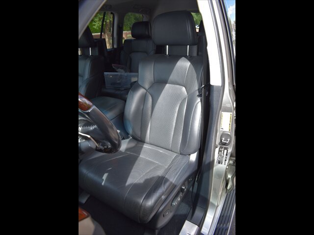 Used 2018 Lexus LX 570 4WD w/ Luxury Package image 18