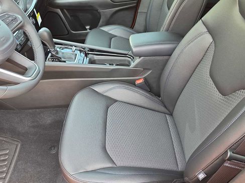 New 2026 Jeep Compass Latitude image 16