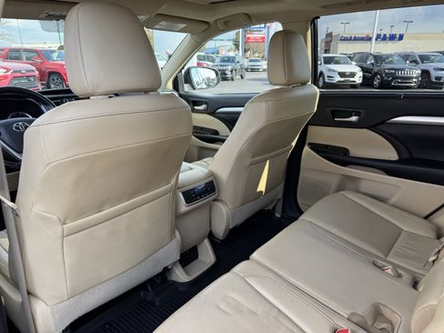 Used 2019 Toyota Highlander XLE image 36