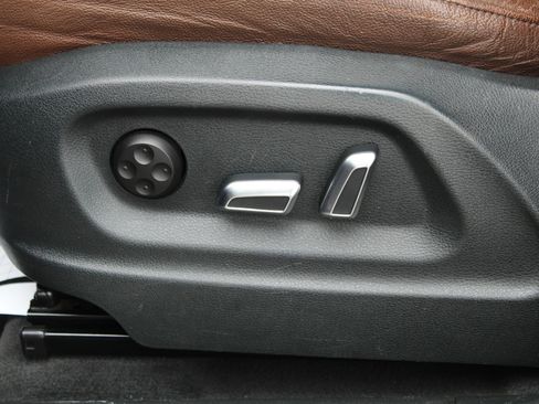 Used 2015 Audi SQ5 Prestige w/ Prestige Package image 23