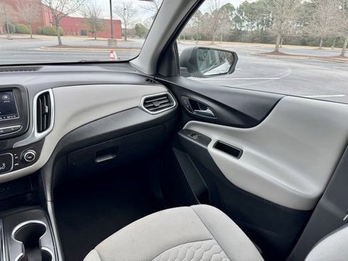 Used 2021 Chevrolet Equinox LS w/ LS Convenience Package image 26