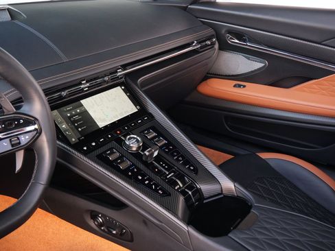 Used 2025 Aston Martin DB12 Convertible RWD image 10