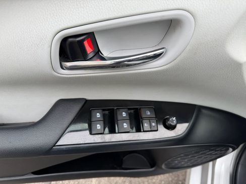 Used 2017 Toyota Prius Two image 19