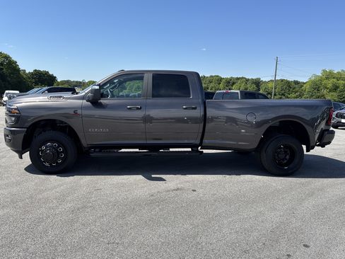 New 2026 RAM 3500 Big Horn AWD/4WD image 8