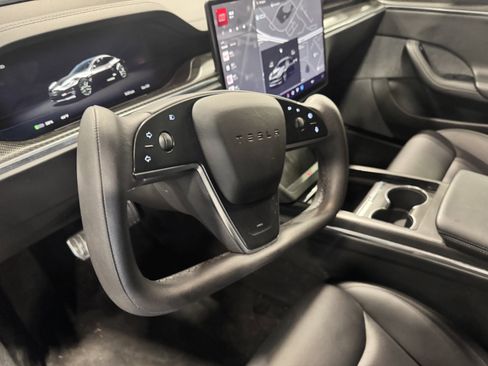 Used 2021 Tesla Model S Plaid image 11