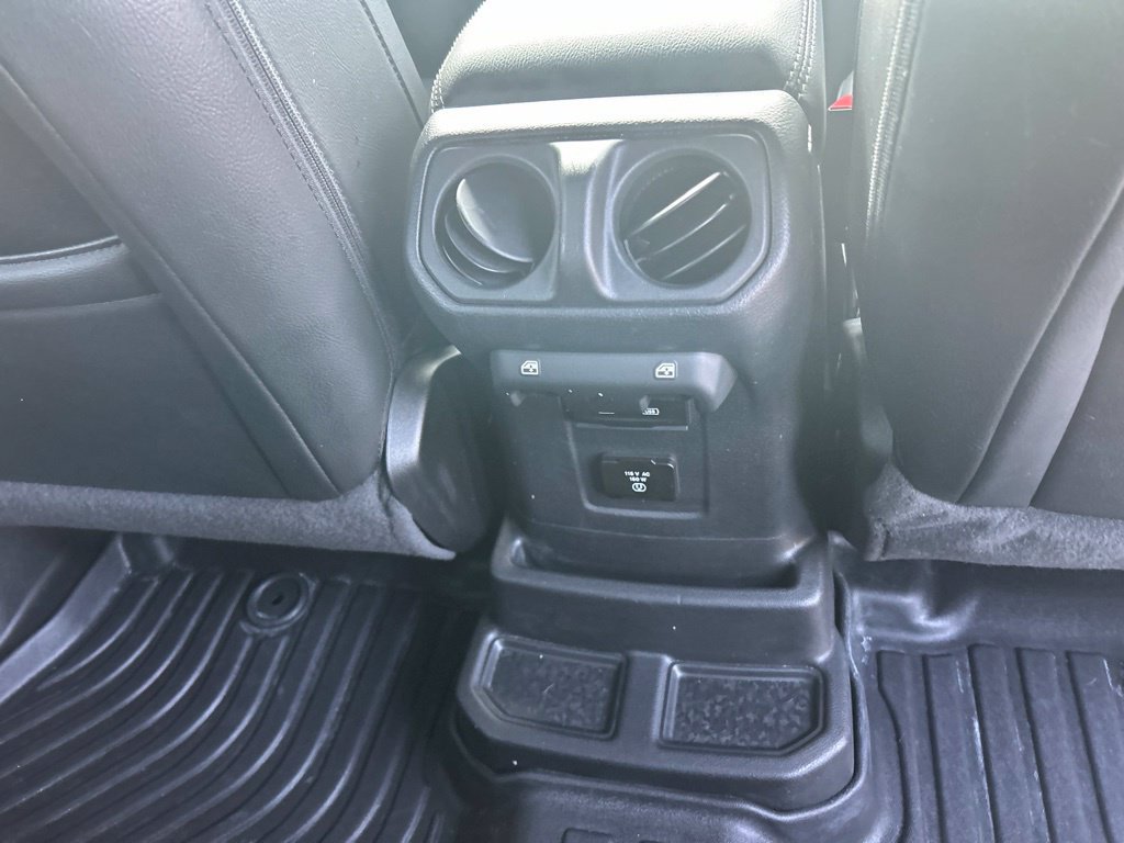 Used 2022 Jeep Wrangler Unlimited Sahara w/ LED Lighting Group AWD/4WD image 30