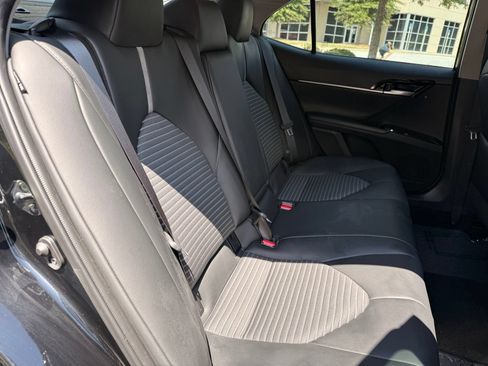 Used 2023 Toyota Camry SE w/ Cold Weather Package FWD image 42