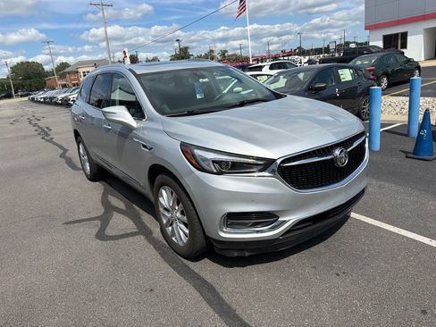 Used 2018 Buick Enclave Premium w/ Experience Buick Package FWD image 2