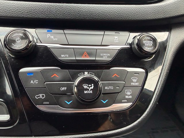 Used 2020 Chrysler Pacifica Touring-L FWD image 30