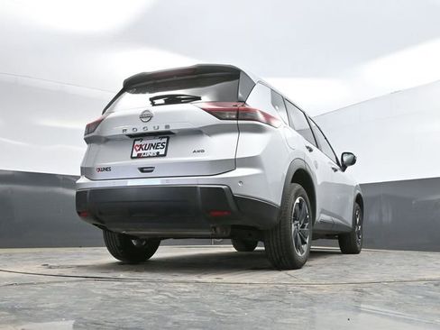 Used 2025 Nissan Rogue SV AWD/4WD image 52