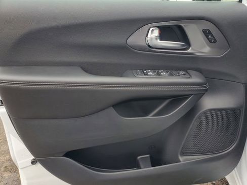 New 2026 Chrysler Pacifica Select FWD image 10