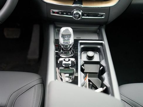 New 2026 Volvo XC60 B5 Plus w/ Climate Package AWD/4WD image 30