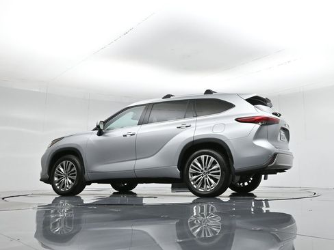 Used 2022 Toyota Highlander Platinum image 62
