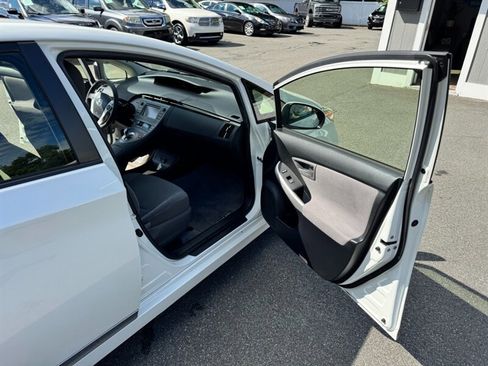 Used 2014 Toyota Prius Four image 40