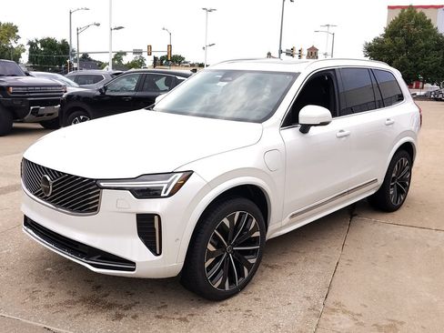 New 2026 Volvo XC90 T8 Plus w/ Protection Package Premier AWD/4WD image 29