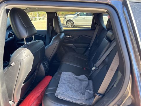 Used 2020 Jeep Cherokee Limited image 7