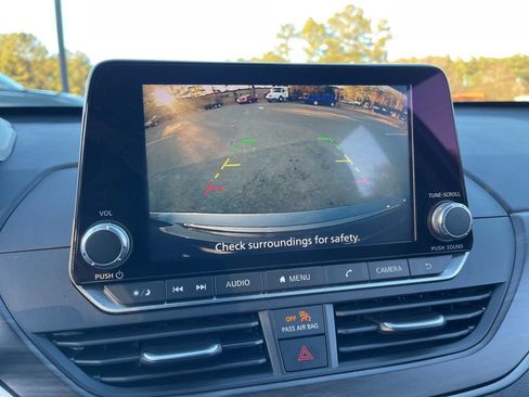 Used 2024 Nissan Altima 2.5 SV image 11