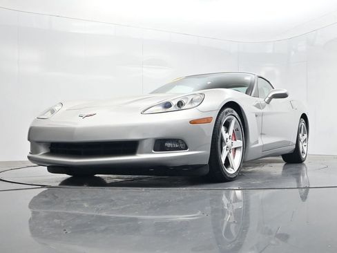 Used 2005 Chevrolet Corvette Coupe w/ Preferred Equipment Group RWD image 33