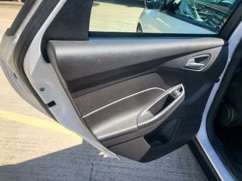 Used 2018 Ford Focus SE FWD image 14