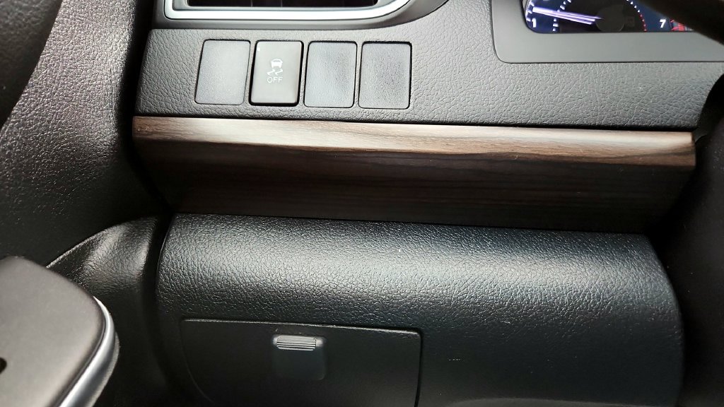 Used 2015 Toyota Camry LE w/ Moonroof Package FWD image 32