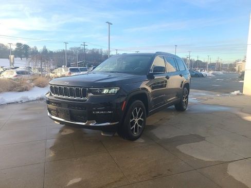 Used 2023 Jeep Grand Cherokee L Limited image 3