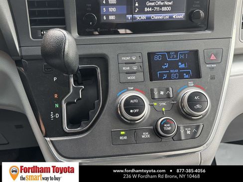 Used 2017 Toyota Sienna LE image 27