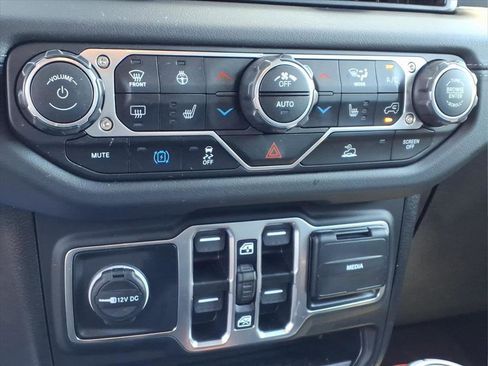 Used 2024 Jeep Wrangler Unlimited Sahara w/ Technology Group AWD/4WD image 18