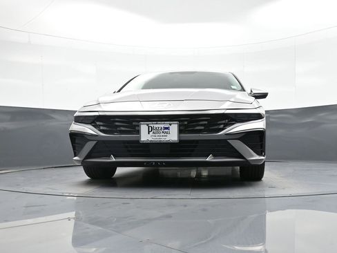 Certified 2025 Hyundai Elantra SEL image 26