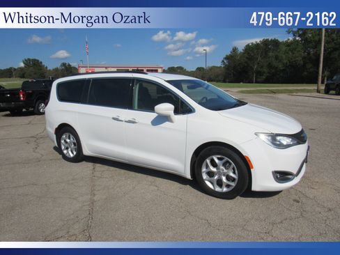 Used 2018 Chrysler Pacifica Touring Plus w/ Tire & Wheel Group image 18