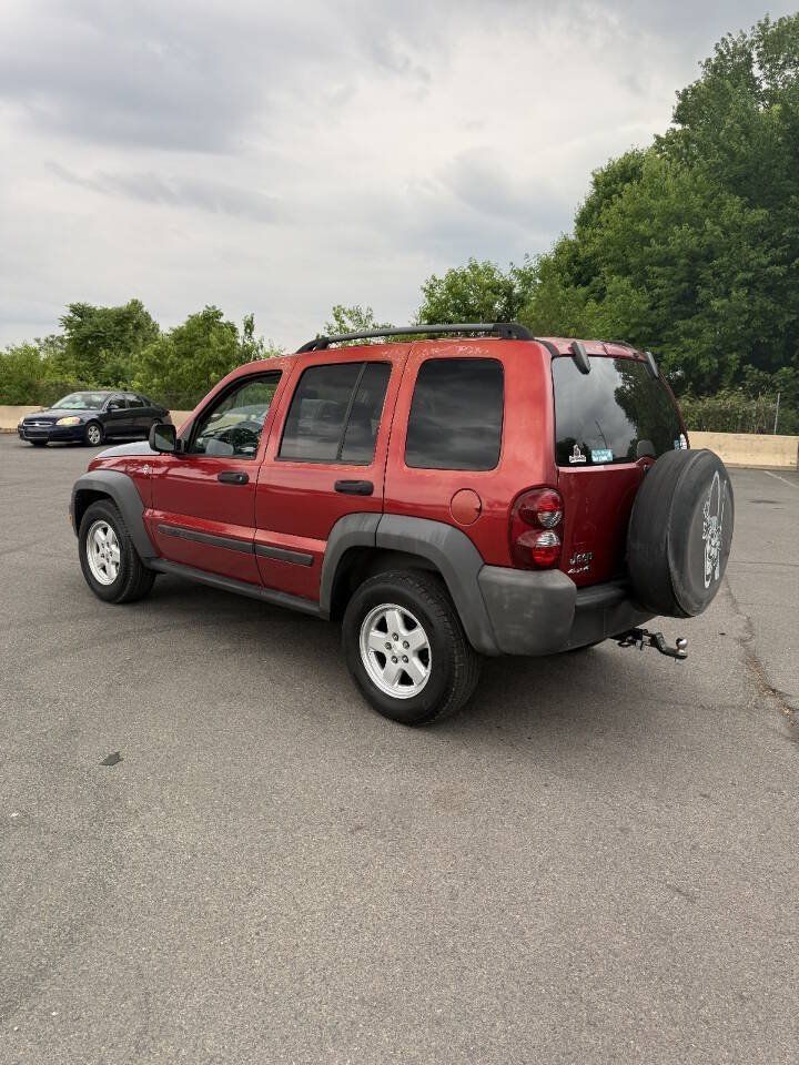 Used 2007 Jeep Liberty Sport AWD/4WD image 5