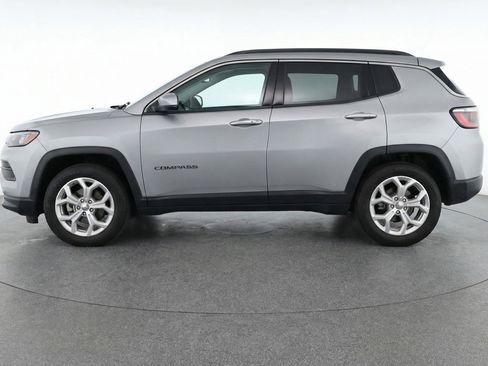 Used 2025 Jeep Compass Latitude image 5