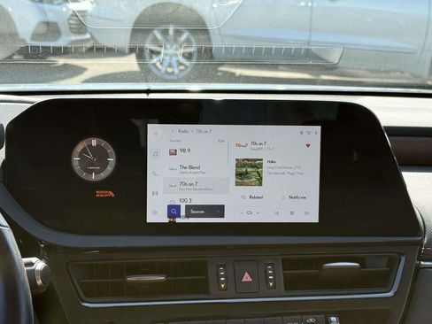 Used 2024 Lexus ES 350 Premium w/ Premium Package FWD image 10