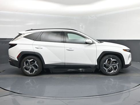 Used 2022 Hyundai Tucson Limited w/ Cargo Package FWD image 2