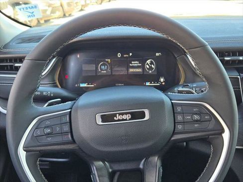 Certified 2024 Jeep Grand Cherokee Limited AWD/4WD image 34