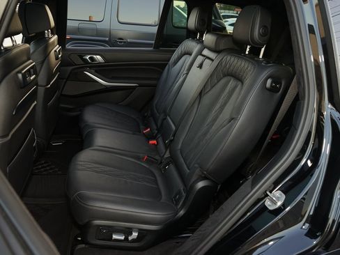 Used 2021 BMW X7 M50i image 23