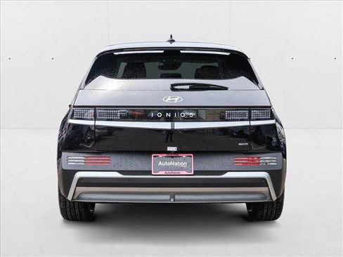 New 2025 Hyundai Ioniq 5 SE image 6