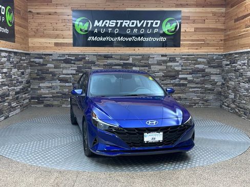 Used 2023 Hyundai Elantra SEL w/ Cargo Package image 2