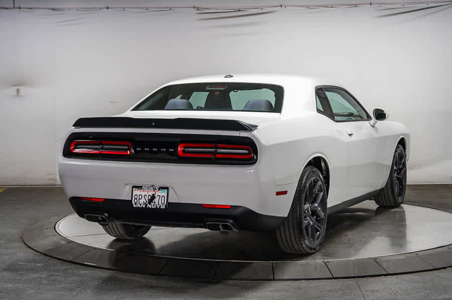 Used 2019 Dodge Challenger SXT w/ Blacktop Package RWD image 4