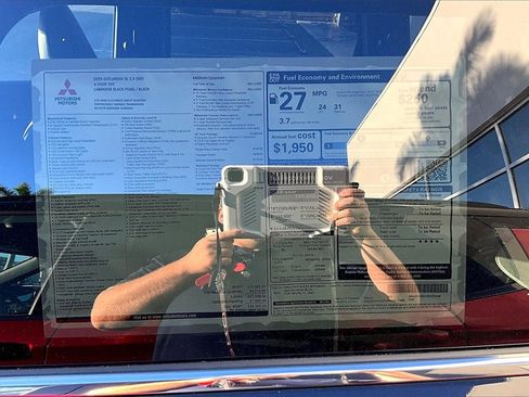 New 2025 Mitsubishi Outlander SE image 13