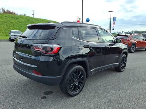 Used 2026 Jeep Compass Latitude AWD/4WD image 16