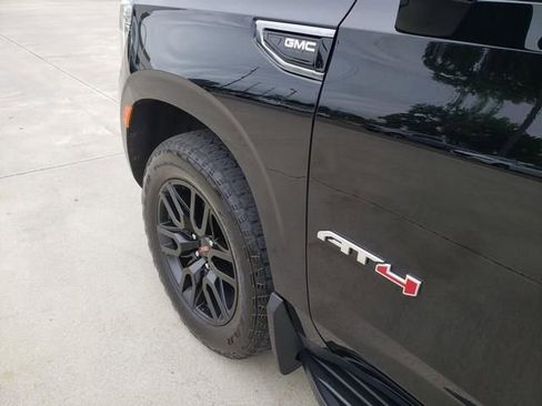 Used 2022 GMC Yukon XL AT4 AWD/4WD image 11
