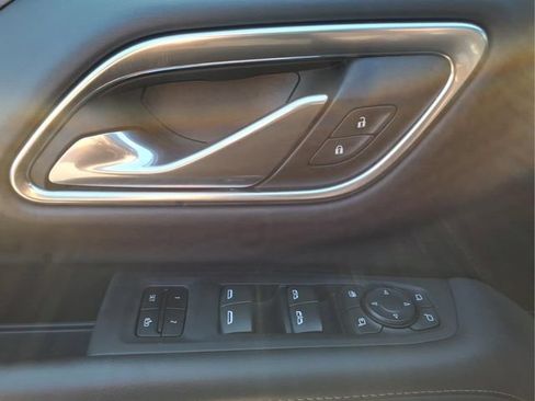 Used 2023 Chevrolet Tahoe LT w/ Luxury Package AWD/4WD image 18