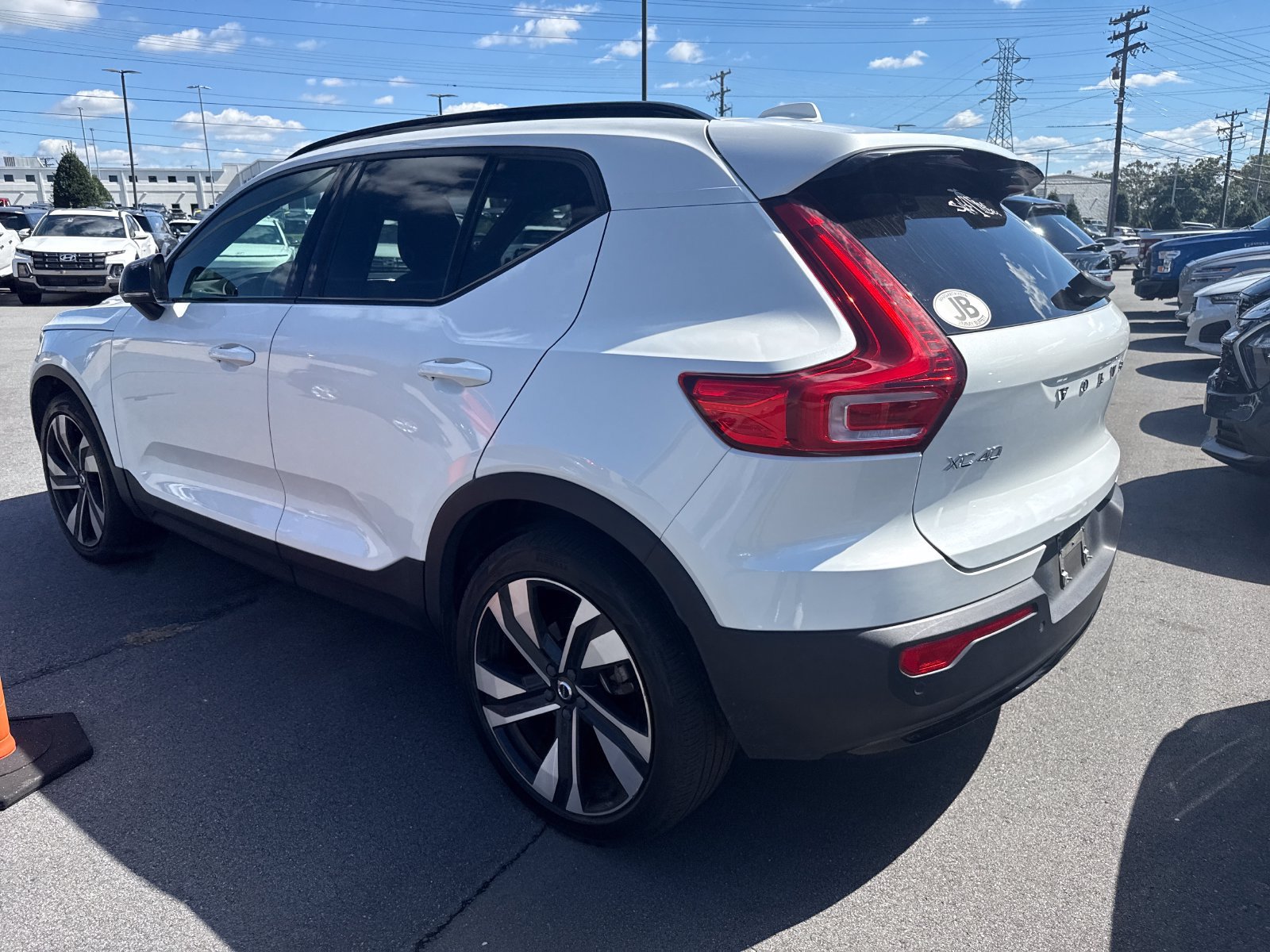 Used 2023 Volvo XC40 B5 Plus w/ Protection Package Premier AWD/4WD image 9