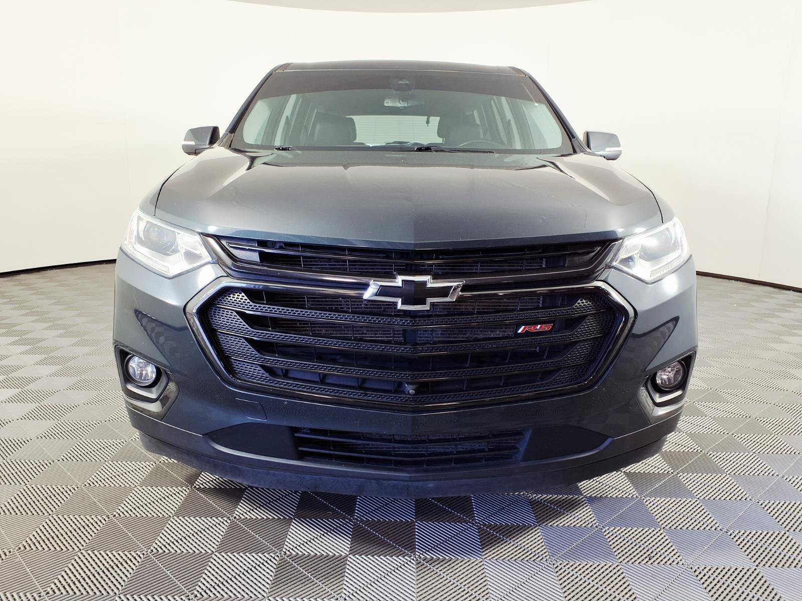 Used 2021 Chevrolet Traverse RS FWD image 2