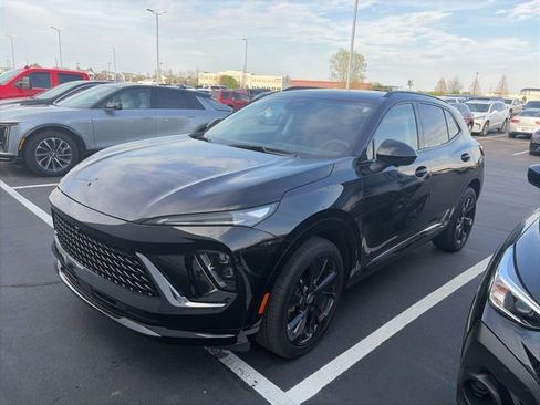 Used 2024 Buick Envision Sport Touring image 1