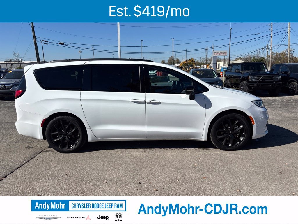 Used 2025 Chrysler Pacifica Limited FWD image 8