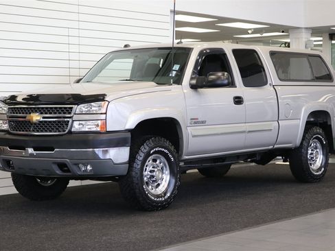 Used 2005 Chevrolet Silverado 2500 LS w/ Heavy-Duty Power Package image 3