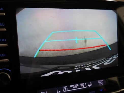 Used 2021 Toyota Sienna XLE image 29